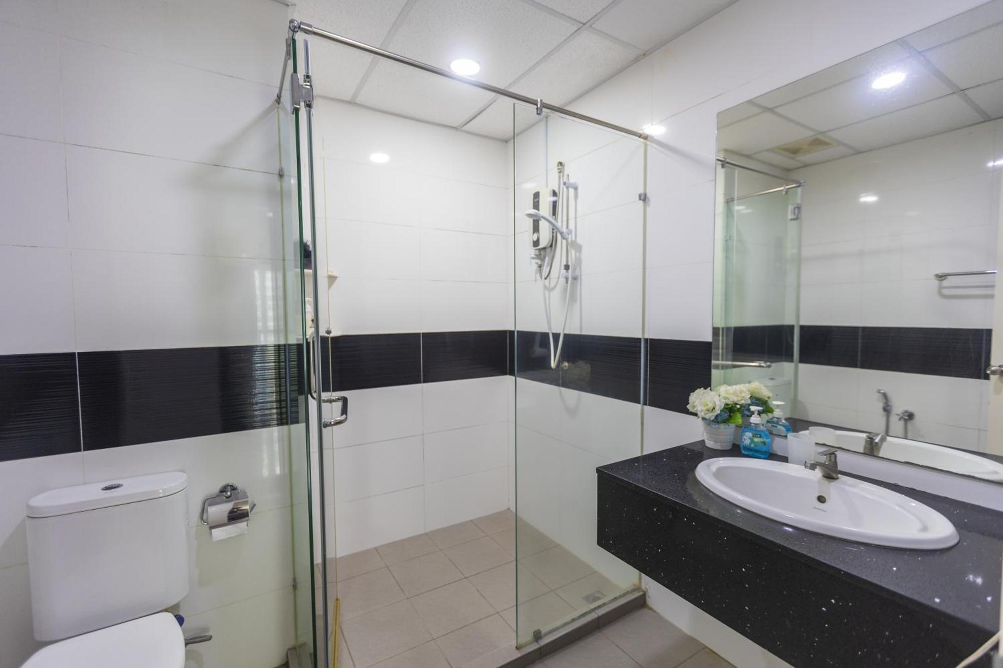 Sky Suites George Town Buitenkant foto